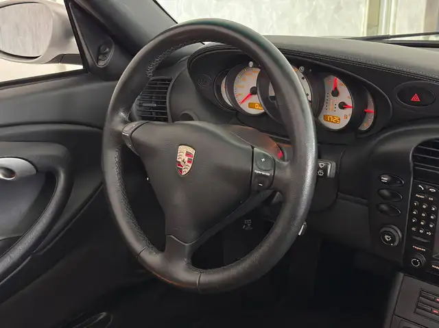 Porsche 911 view 15