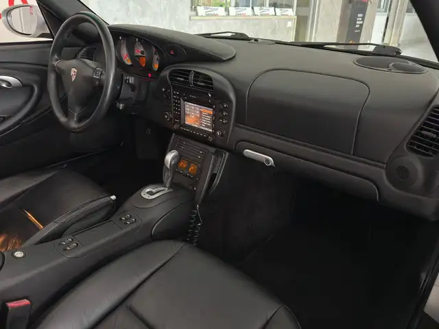 Porsche 911 view 9