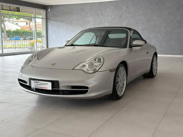 Porsche 911 view 2