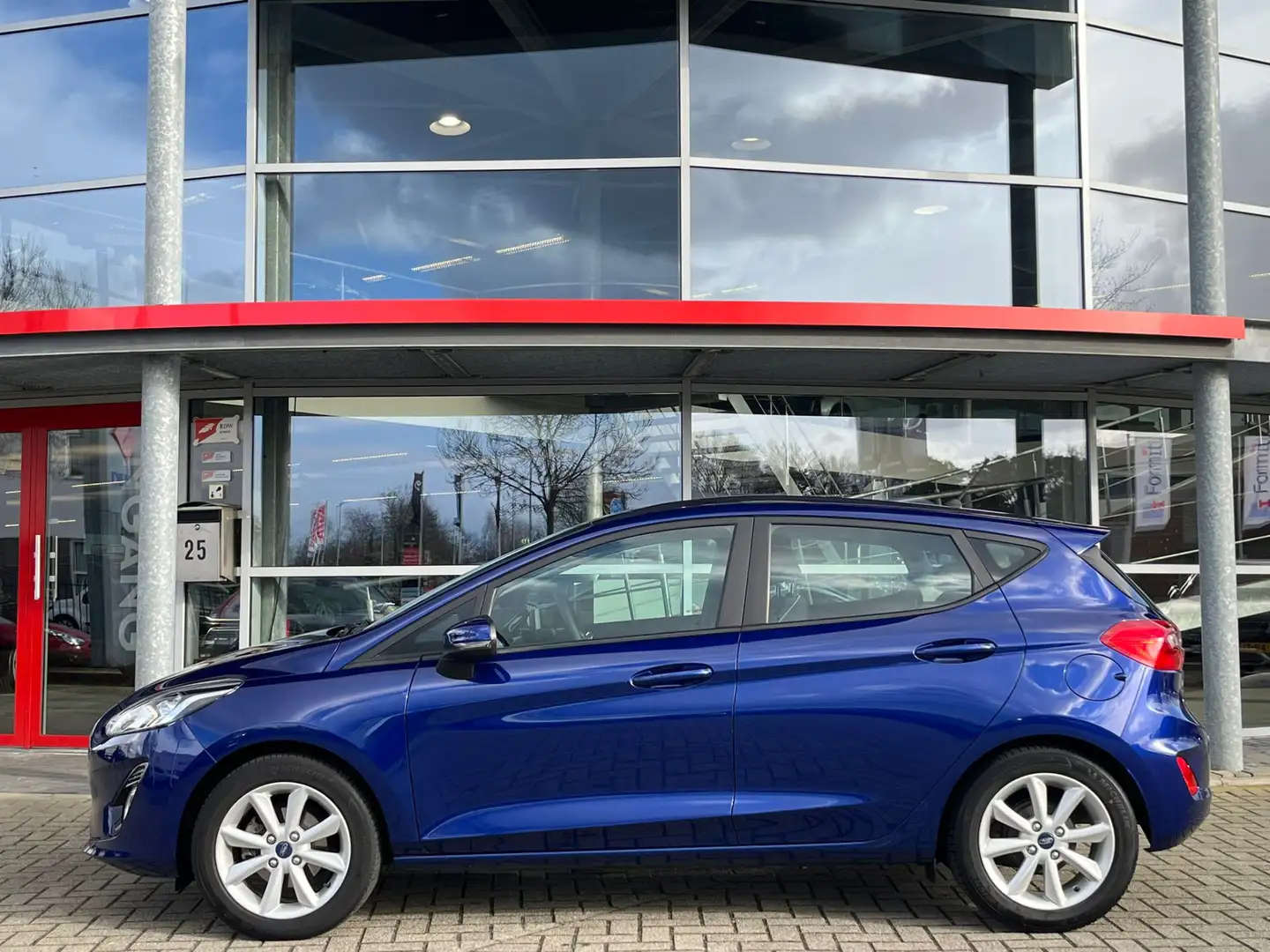 Ford Fiesta 1.1 Trend | Navigatie | Cruise Control | Airco | P Blau - 2