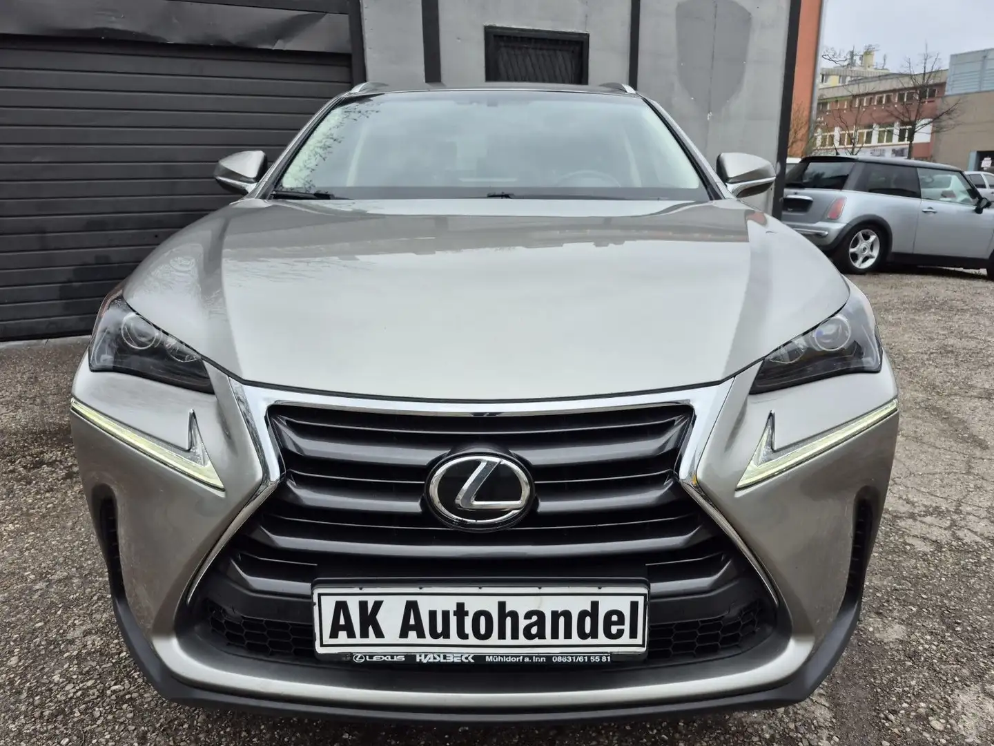 Lexus NX 200t t AWD AHK Grau - 2