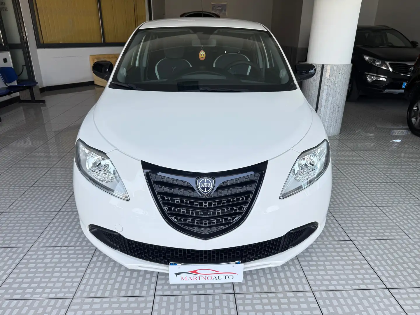 Lancia Ypsilon Ypsilon 2014 1.2 8v Platinum ecochic Gpl 69cv E6 Blanc - 1