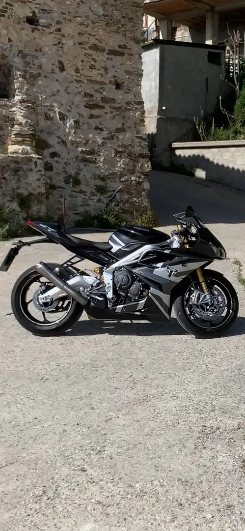 Triumph Daytona 675 Triumph daytona 765r - 1