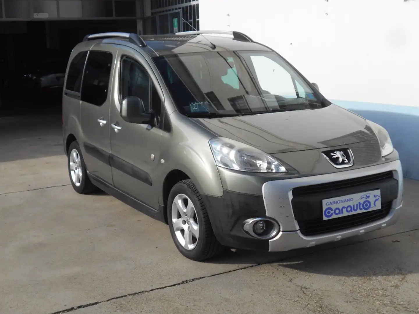 Peugeot Partner Tepee 1.6 HDi 90cv Outdoor Gris - 1