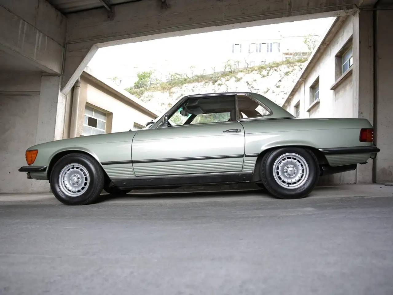 1973 Mercedes-Benz 450 SL R107, photograph 5