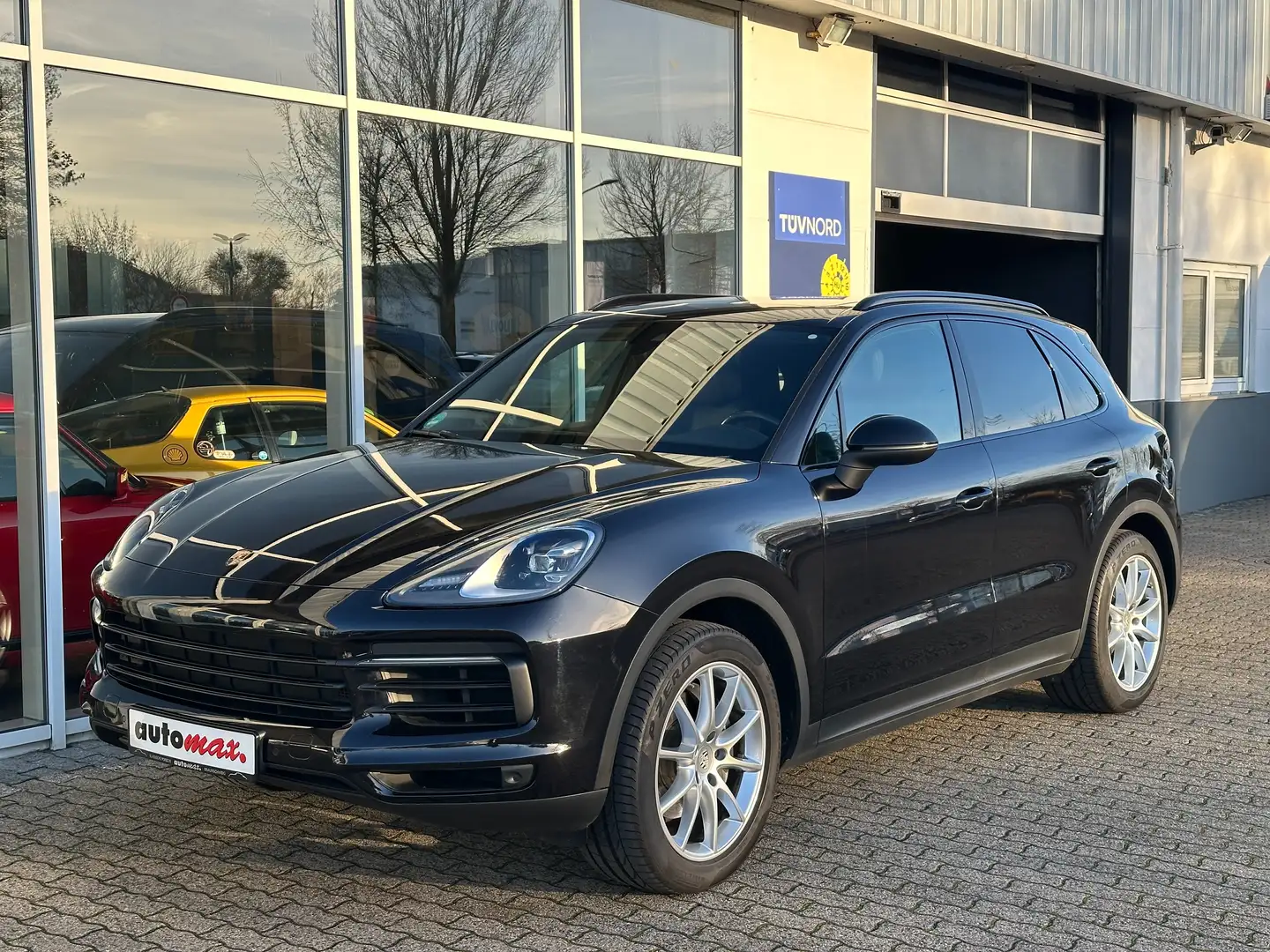 Porsche Cayenne V6 3.0 Noir - 1