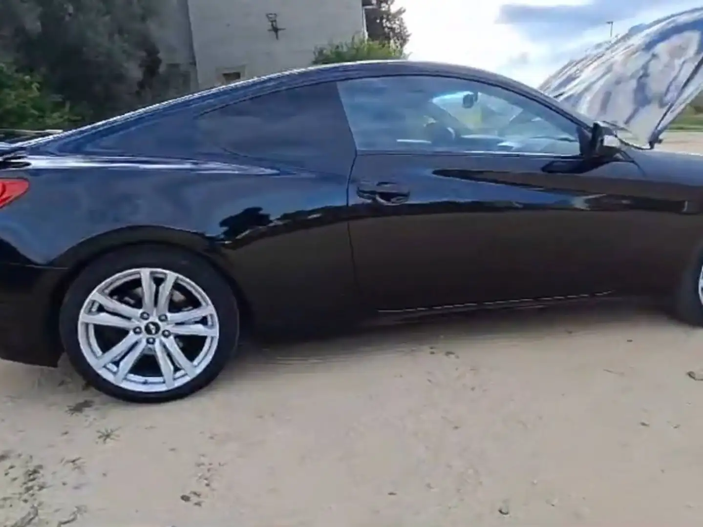 Hyundai Genesis Coupe 3.8 V6 Schwarz - 2