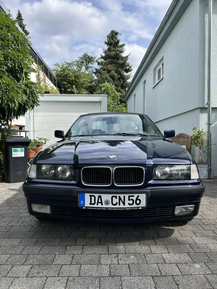 BMW 320i, foto 2