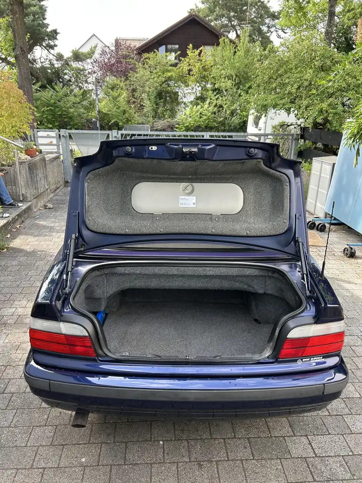 BMW 320i, foto 11