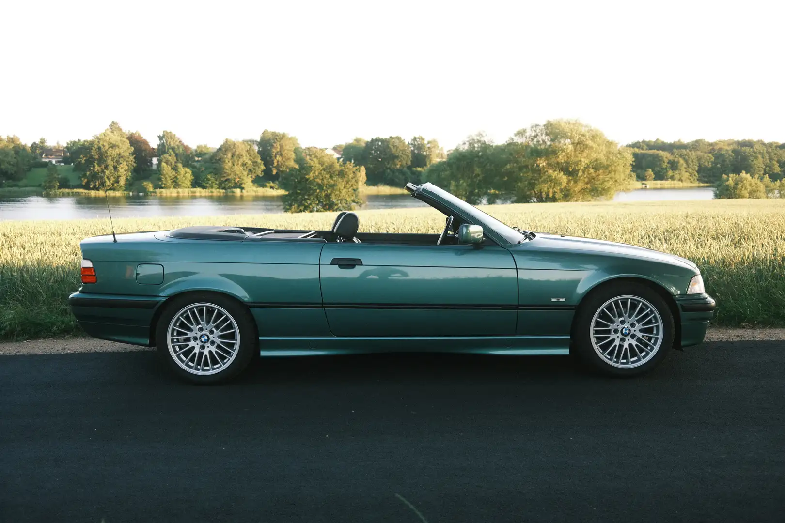 BMW 318 i Exclusiv Edition Aut. TÜV NEU Grün - 2