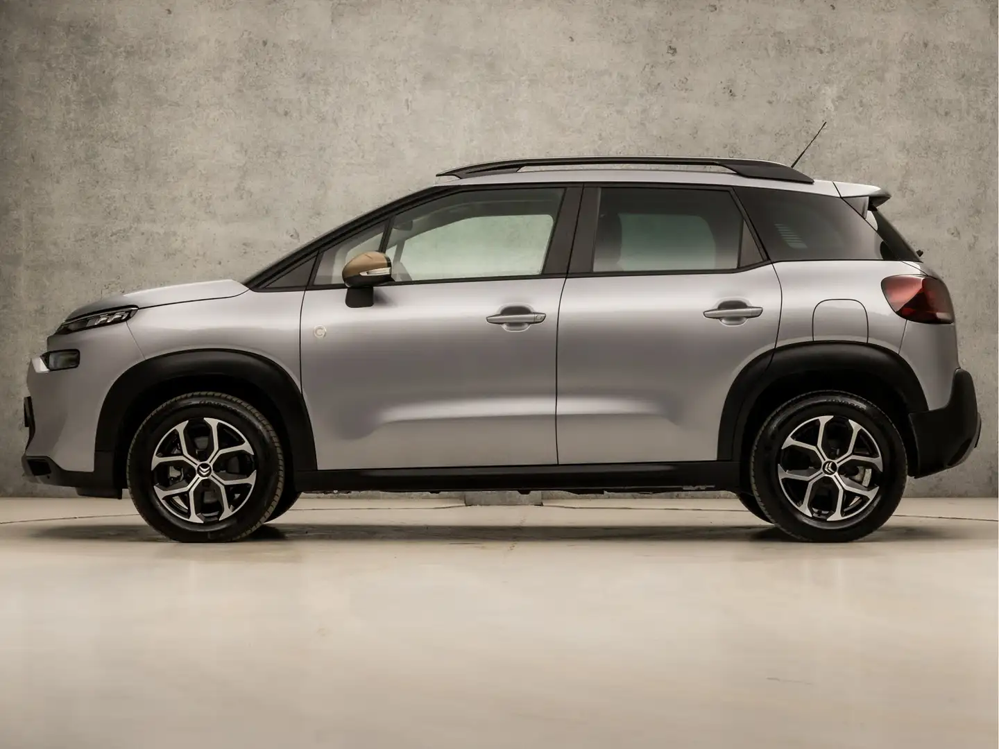 Citroen C3 Aircross 1.2 PureTech Max Sport (APPLE CARPLAY, GROOT NAVI, Grijs - 2