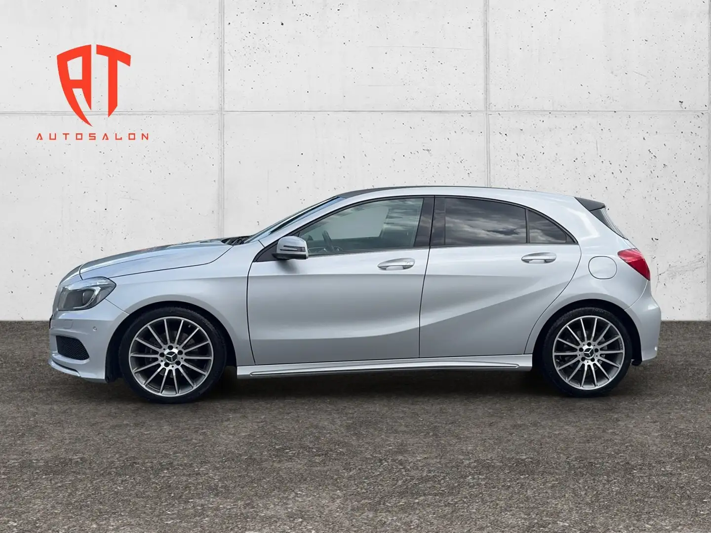 Mercedes-Benz A 180 A 180 BlueEfficiency AMG-Line Gris - 2