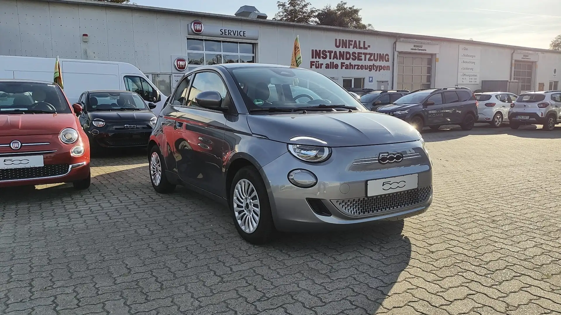 Fiat 500e 3+1 42 kWh Allwetterräder, Klima, SOH 98% Grau - 2