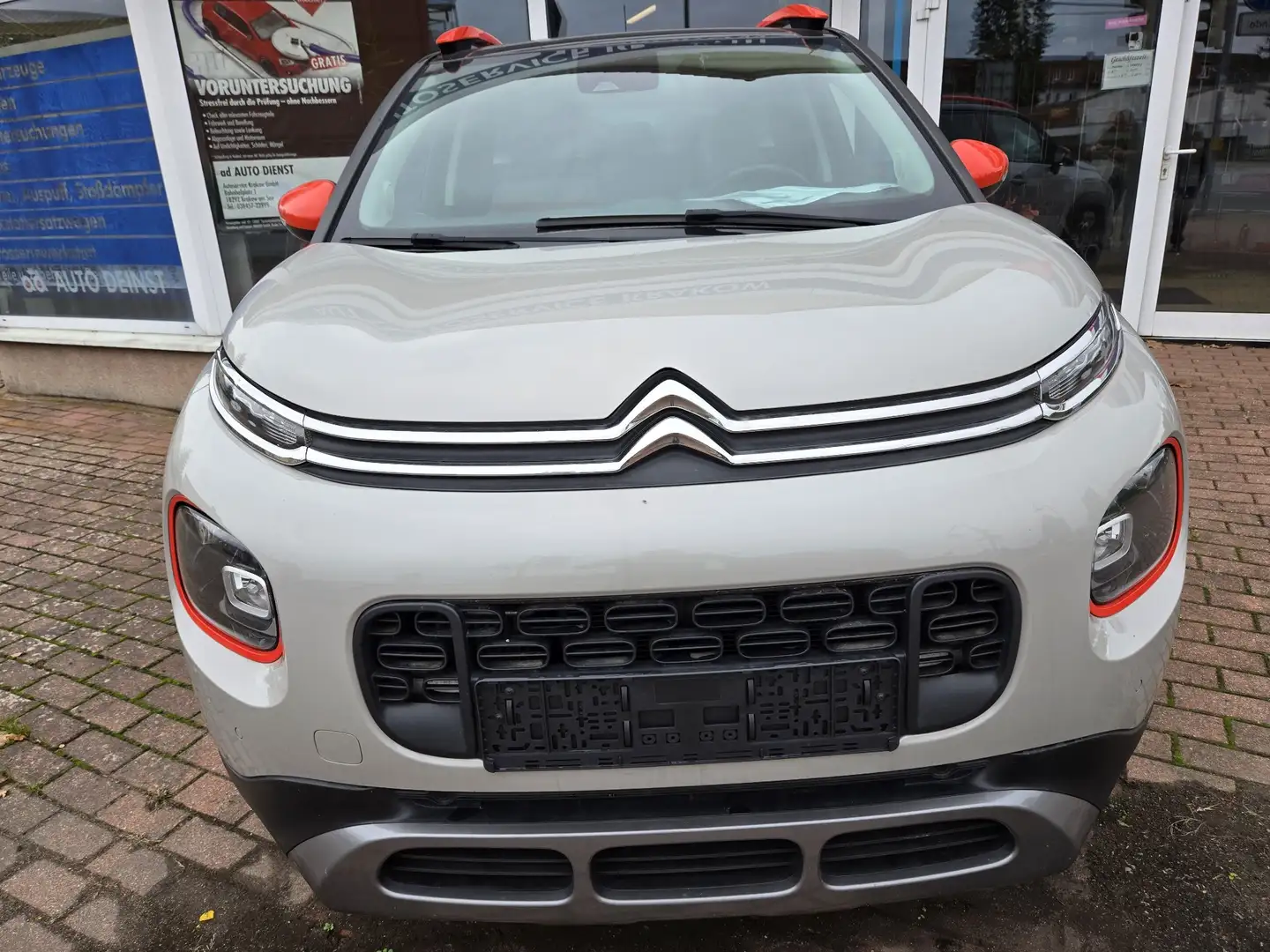 Citroen C3 Aircross 1,2 PureTech 130 Shine (schöne Ausstattung) Beige - 2