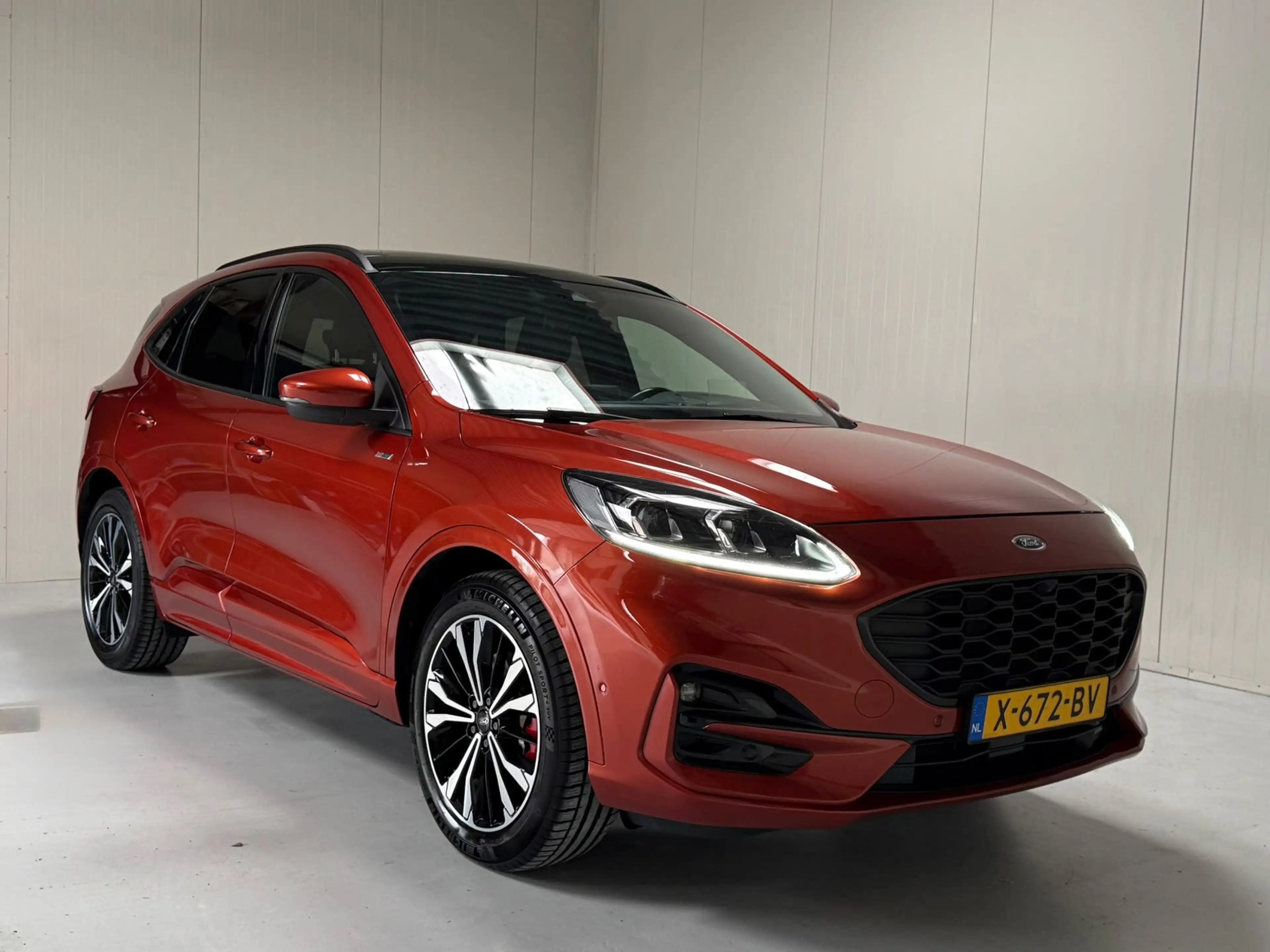 Ford Kuga 2.5 PHEV Vignale — photo 4
