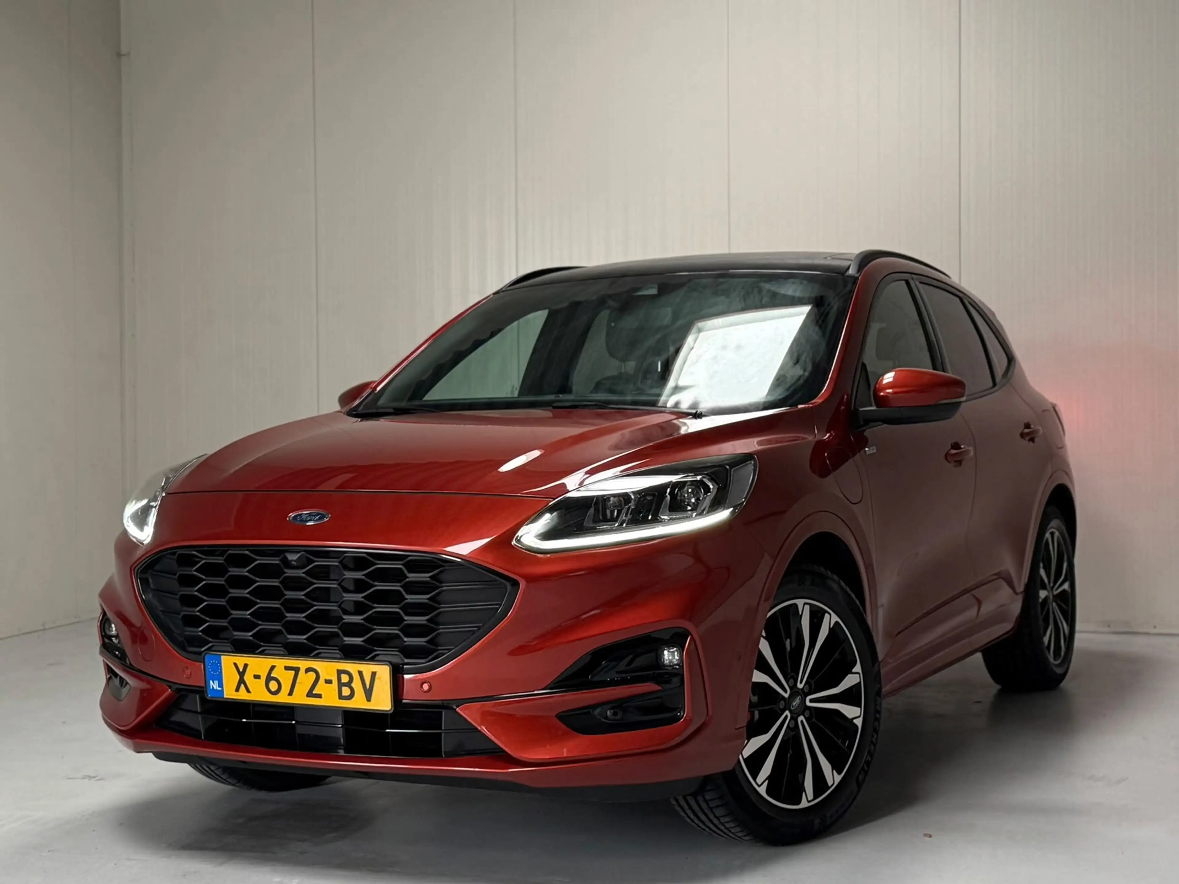 Ford Kuga 2.5 PHEV Vignale — photo 2
