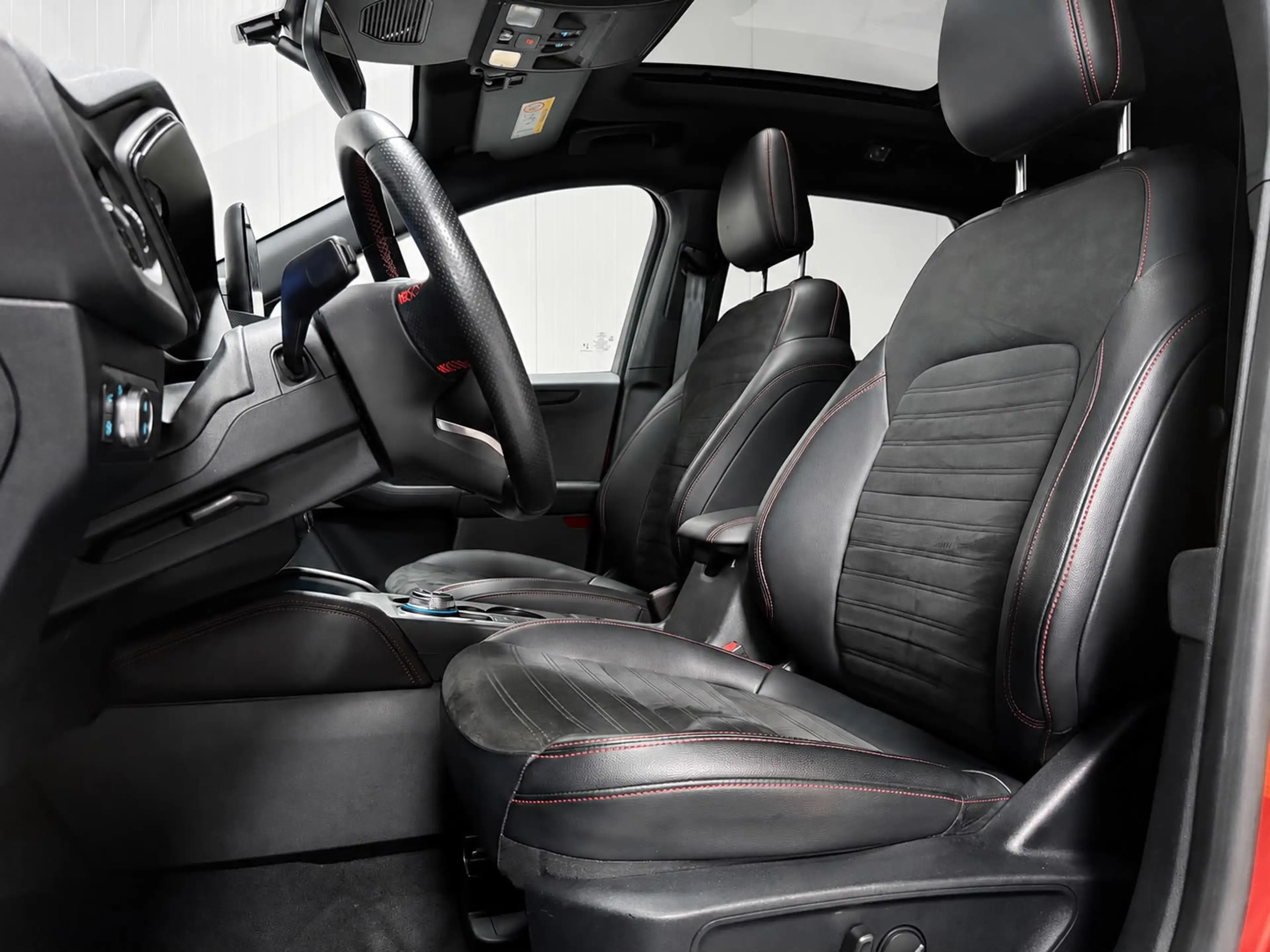 Ford Kuga 2.5 PHEV Vignale — photo 14