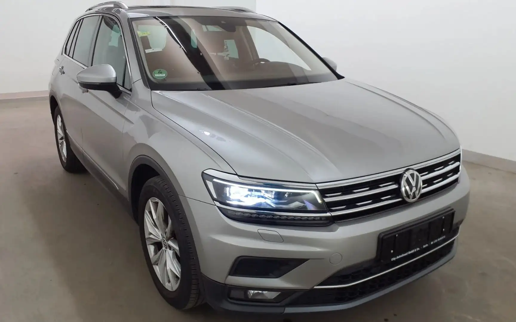Volkswagen Tiguan Highline AWD Pano Digital Head Up 1.Hand Argent - 1
