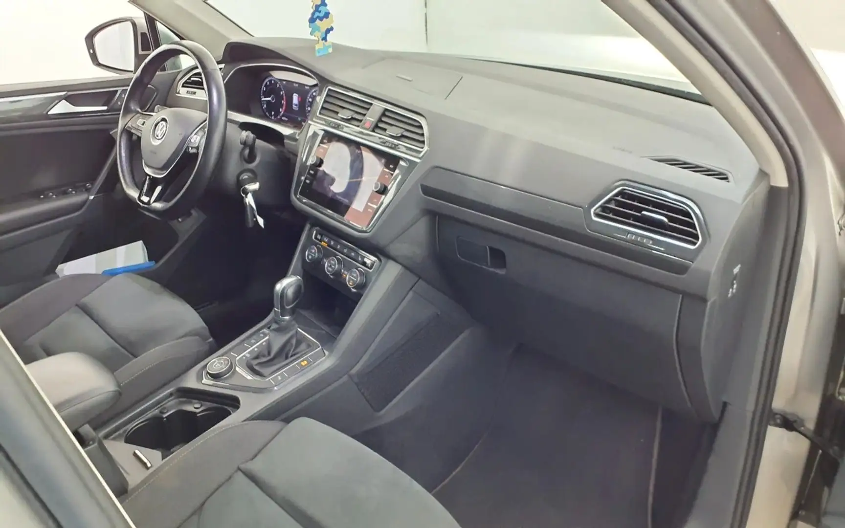 Volkswagen Tiguan Highline AWD Pano Digital Head Up 1.Hand Argent - 2