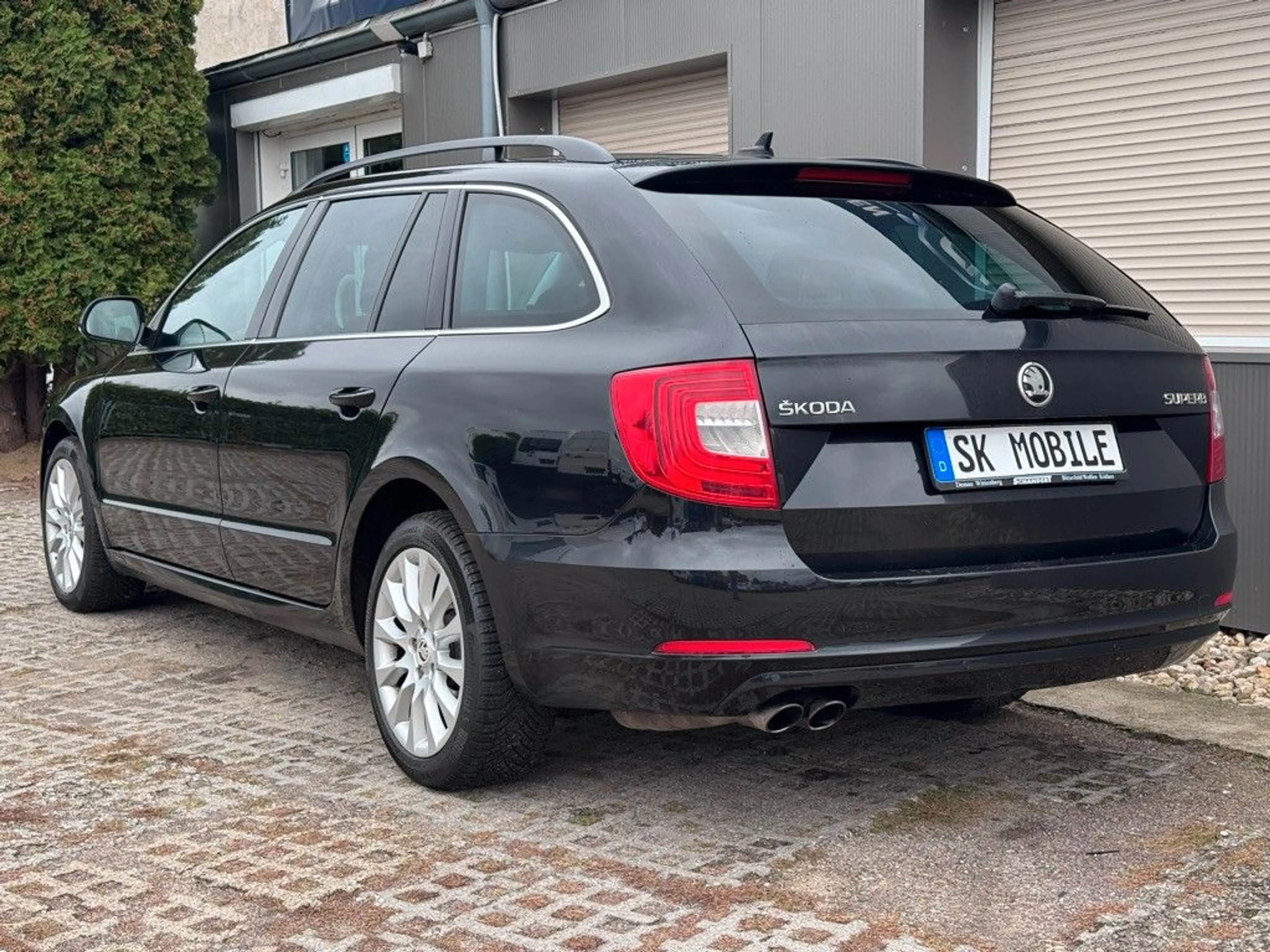 Skoda Superb Combi Exclusive 1HAND*KLIMA*XENON*NAVI* — photo 4