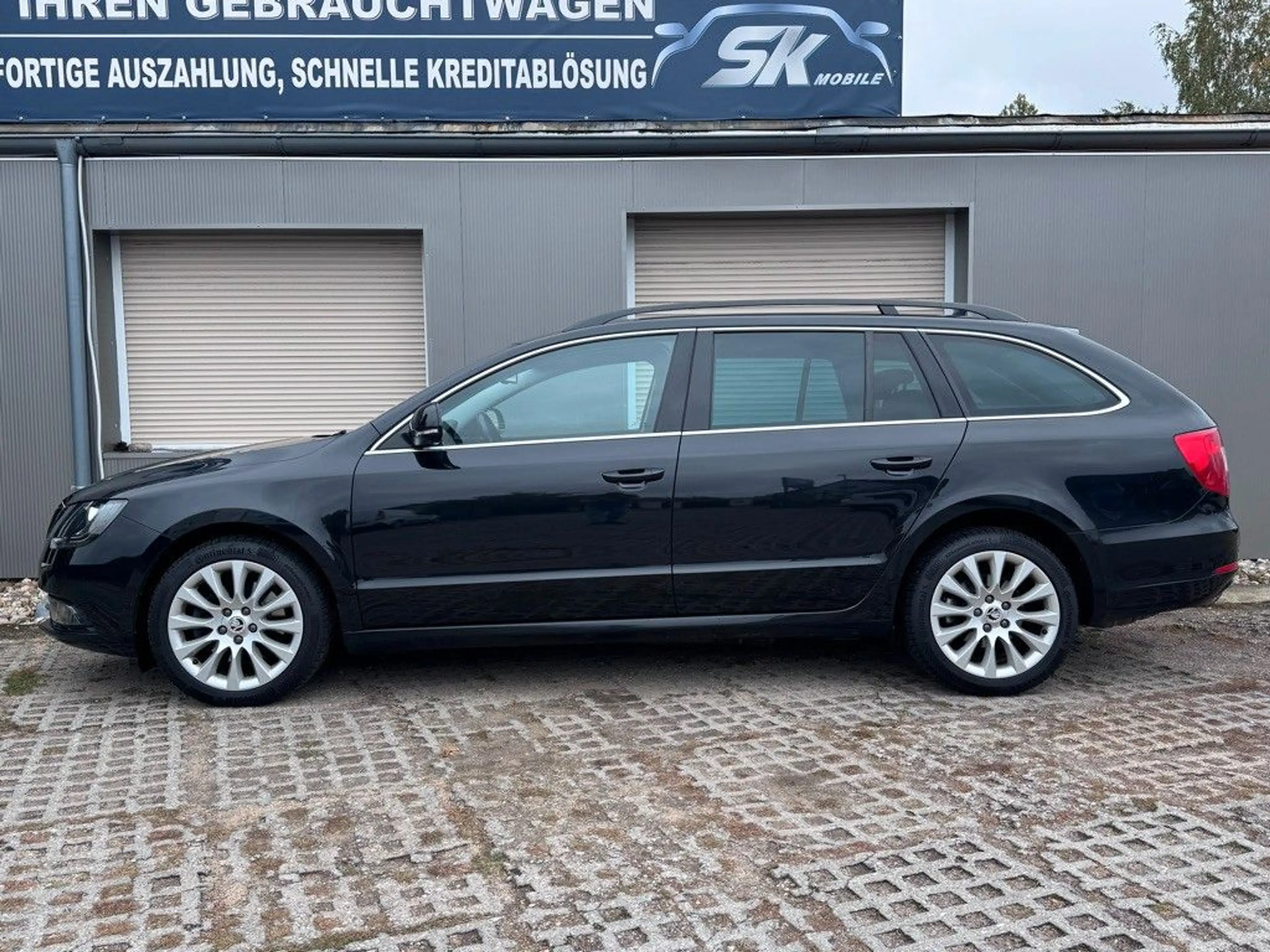 Skoda Superb Combi Exclusive 1HAND*KLIMA*XENON*NAVI* — photo 3