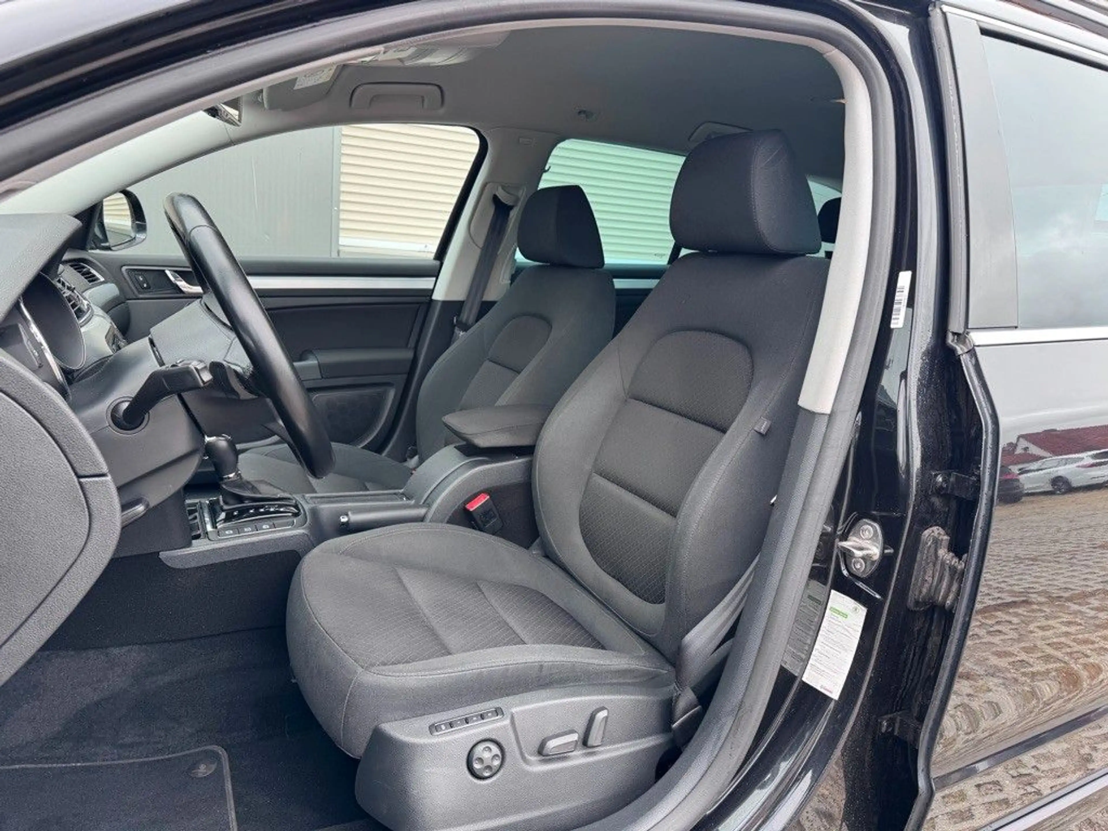 Skoda Superb Combi Exclusive 1HAND*KLIMA*XENON*NAVI* — photo 9
