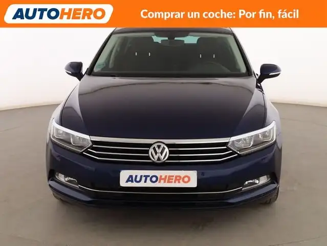 Volkswagen Passat view 9