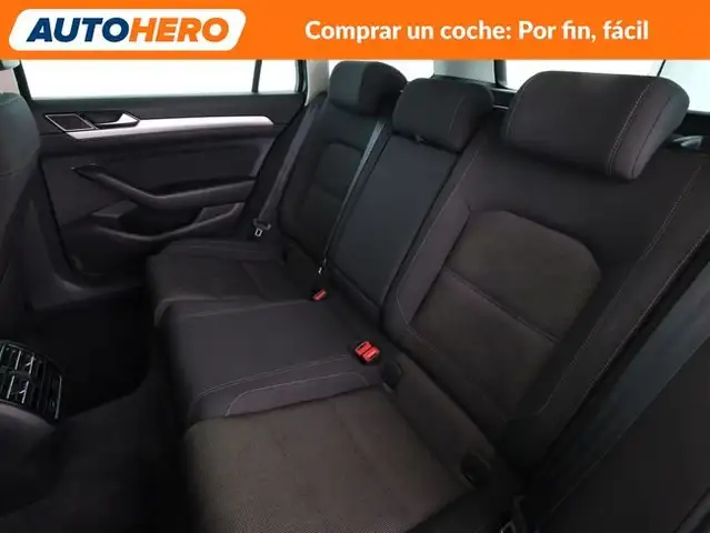 Volkswagen Passat view 15