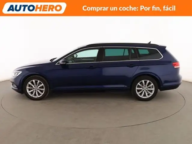 Volkswagen Passat view 3