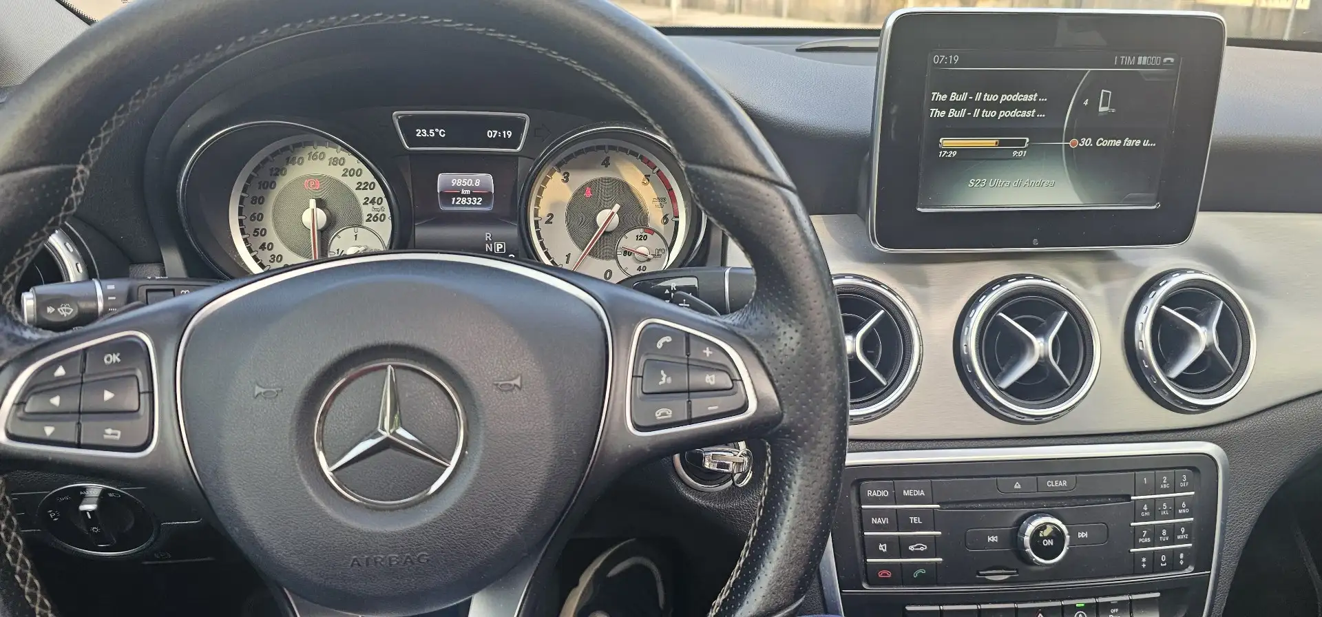 Mercedes-Benz GLA 200 d (cdi) Premium auto - 2