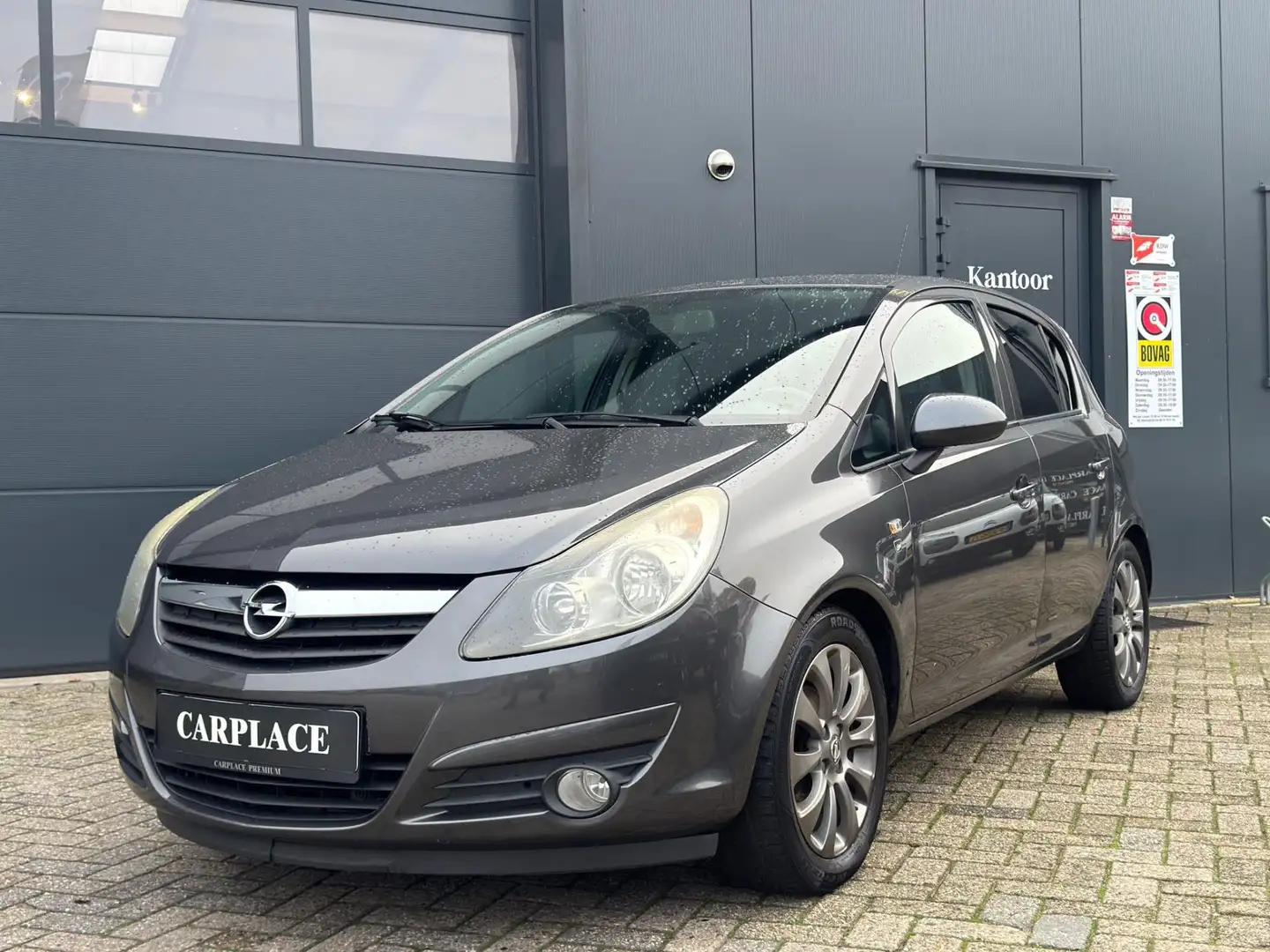 Opel Corsa 1.2-16V '111' Edition Grijs - 2