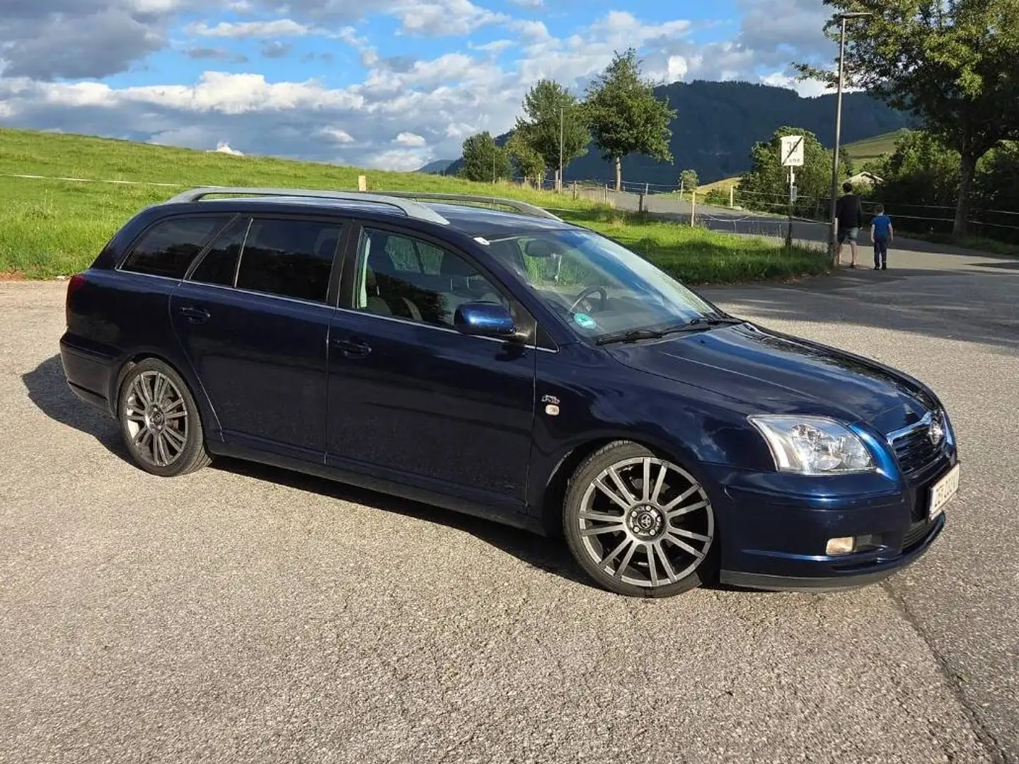 Toyota Avensis Avensis 2,0 D4-D Linea Sol Linea Sol Blau - 2