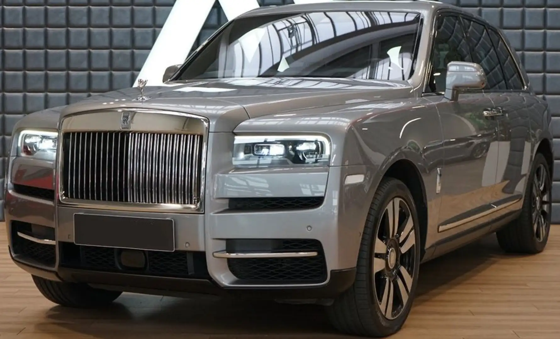 Rolls-Royce Cullinan Срібний - 2