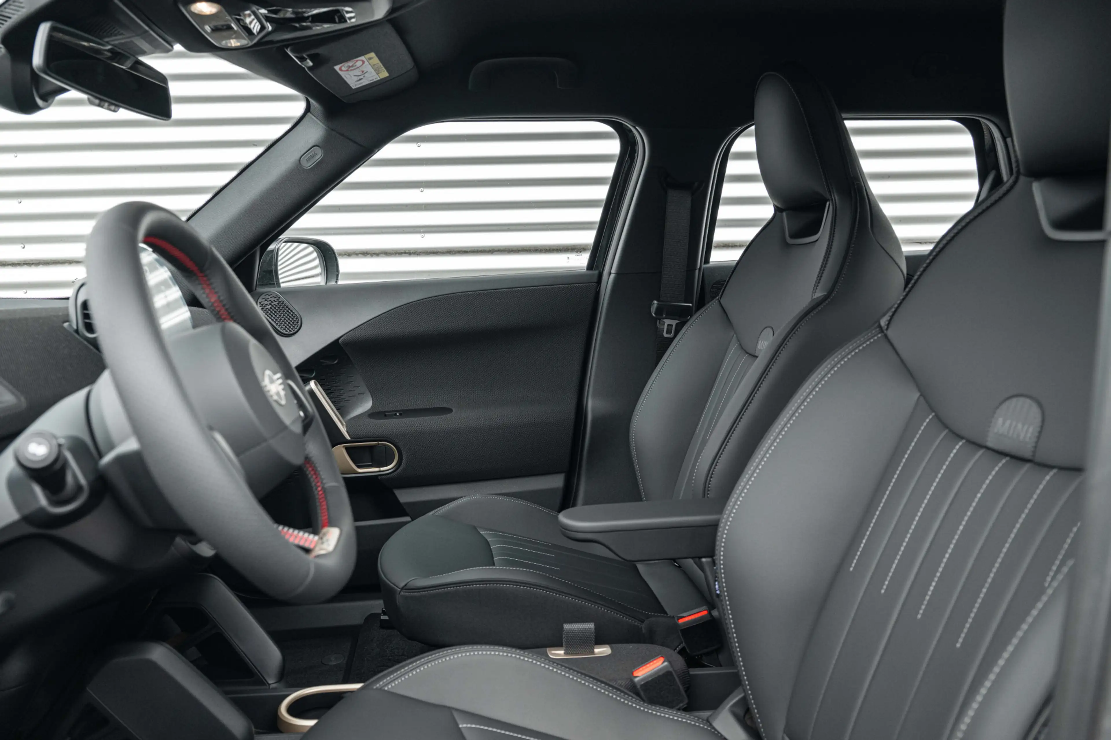 MINI Aceman E / JCW / Pakket S / 19" John Cooper Works Lap Spo — photo 3