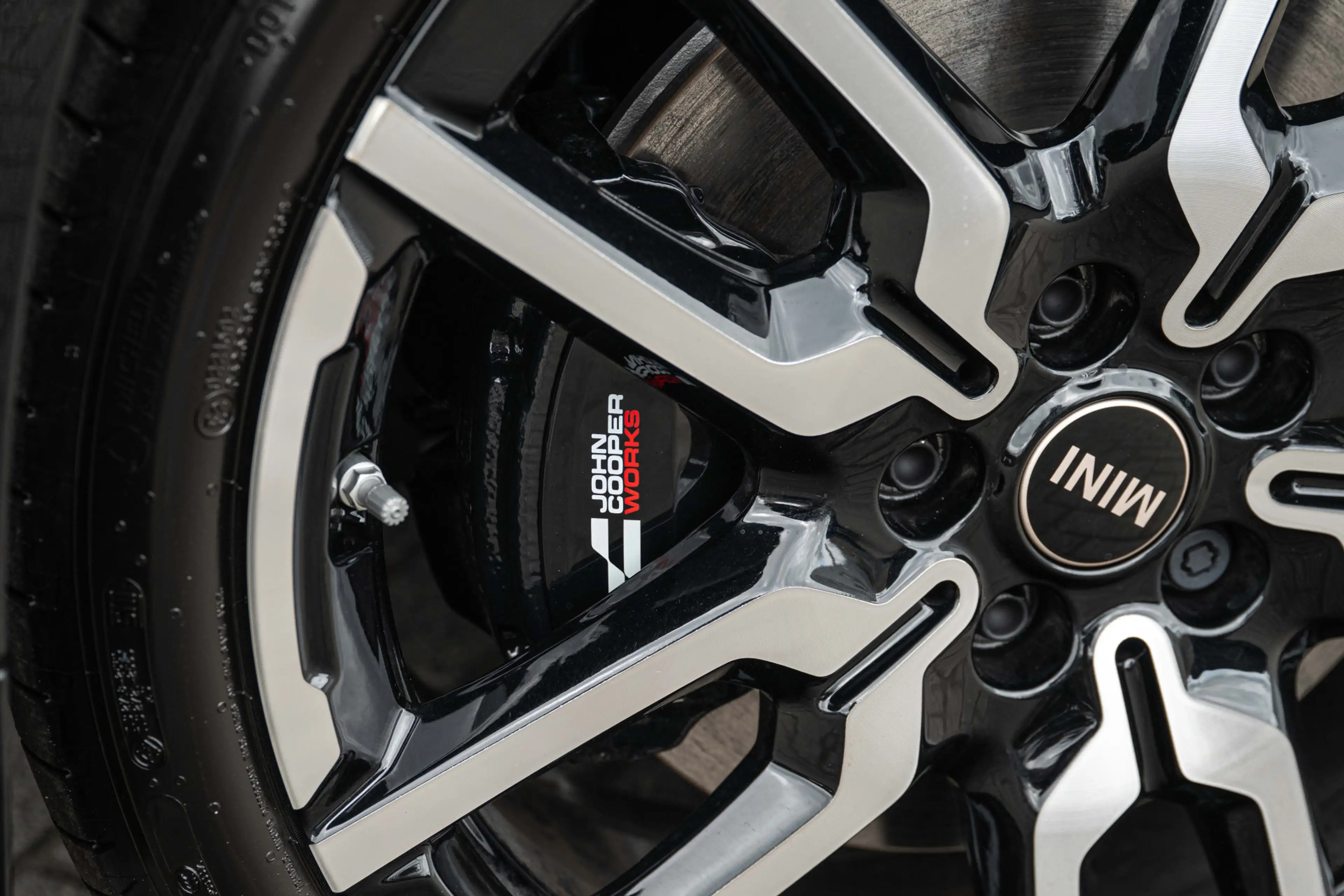 MINI Aceman E / JCW / Pakket S / 19" John Cooper Works Lap Spo — photo 9