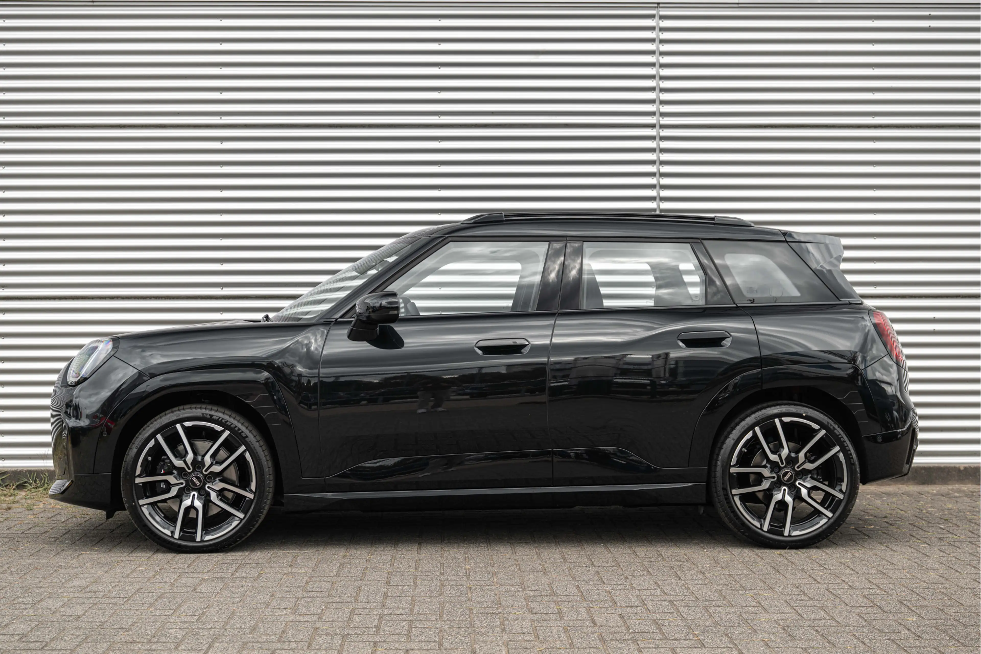 MINI Aceman E / JCW / Pakket S / 19" John Cooper Works Lap Spo — photo 2