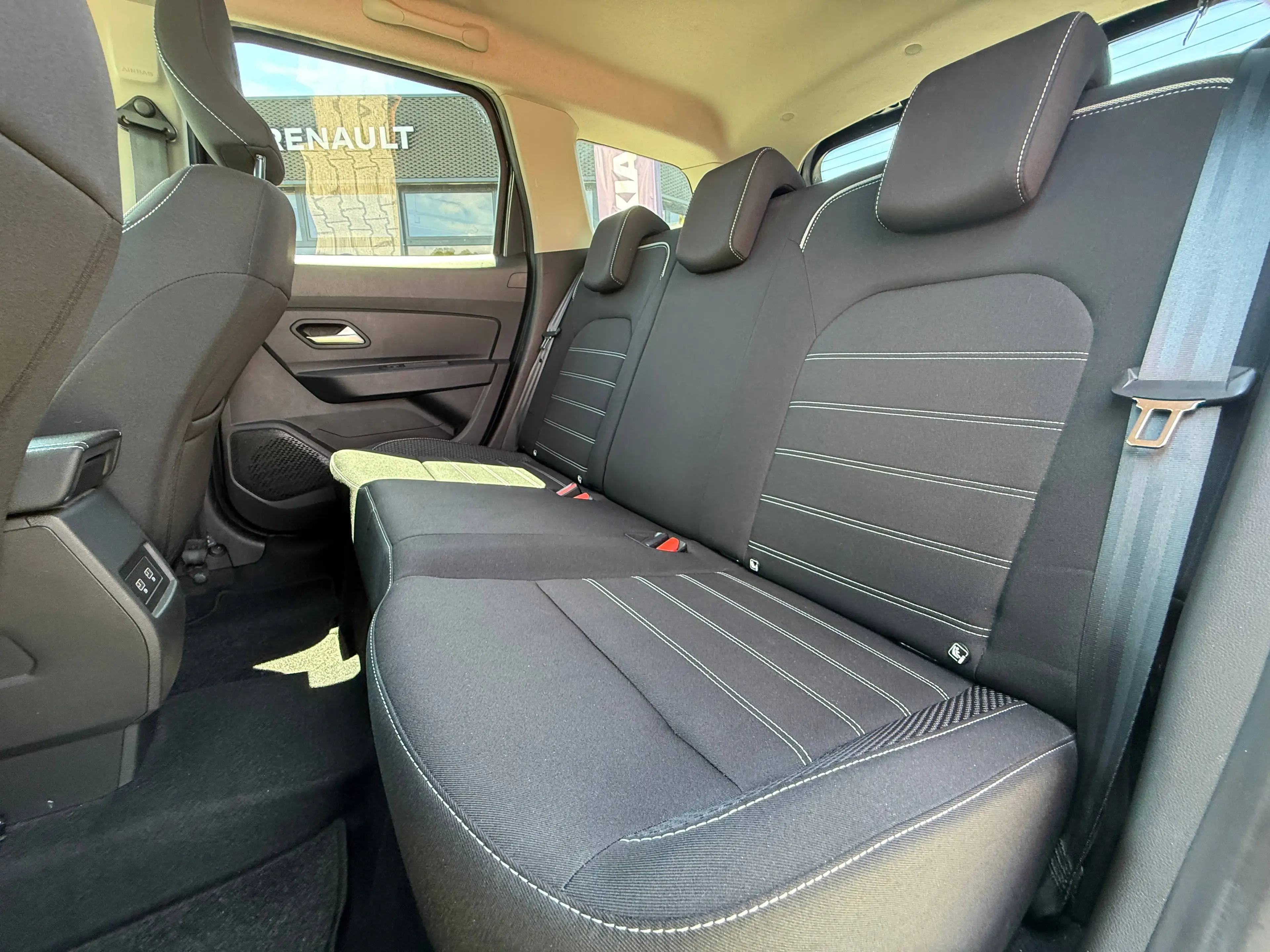 Dacia Duster Prestige TCe150 EDC Kamera 17" Alu SHZ Navi AZV — photo 8