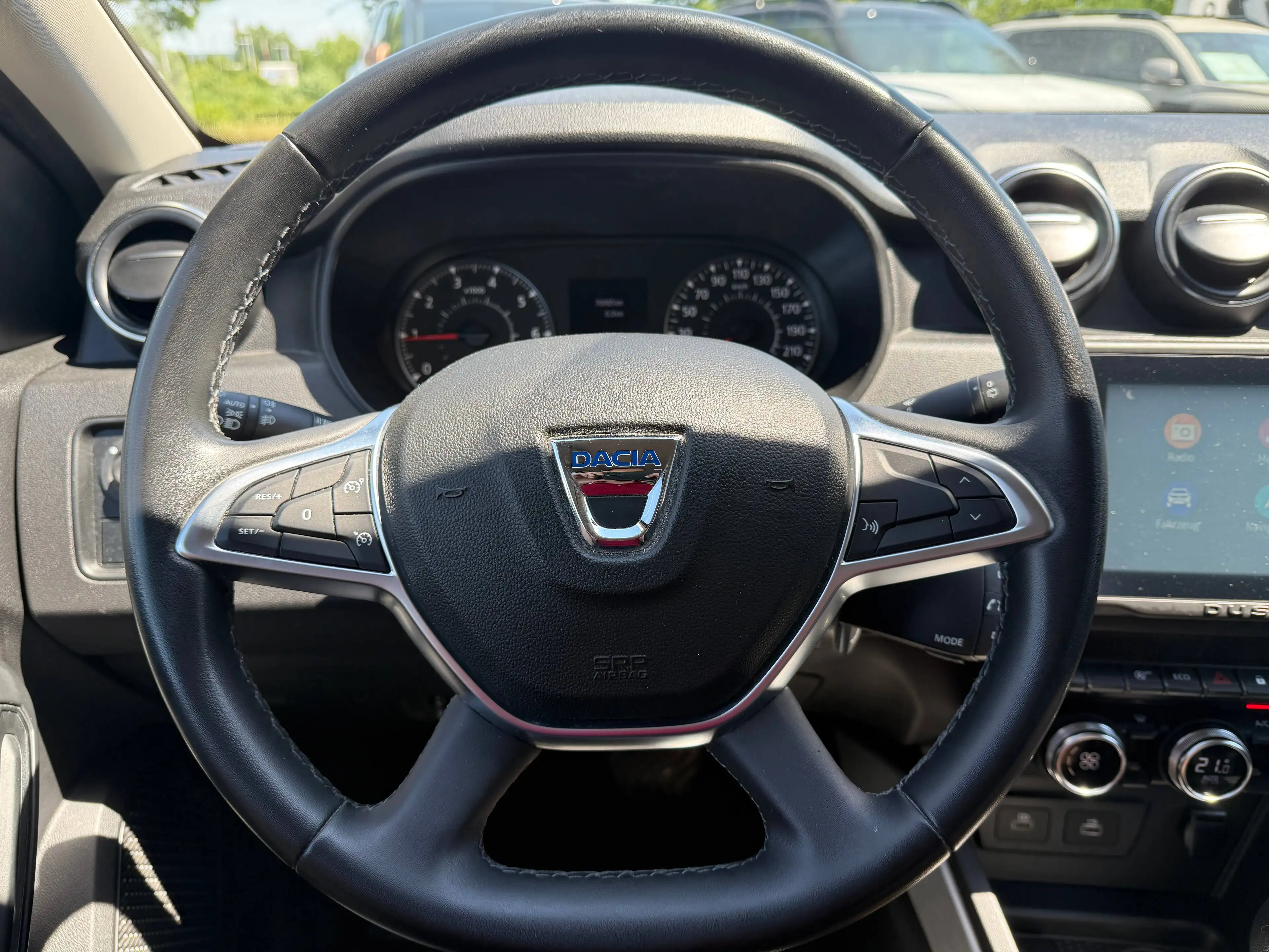 Dacia Duster Prestige TCe150 EDC Kamera 17" Alu SHZ Navi AZV — photo 14