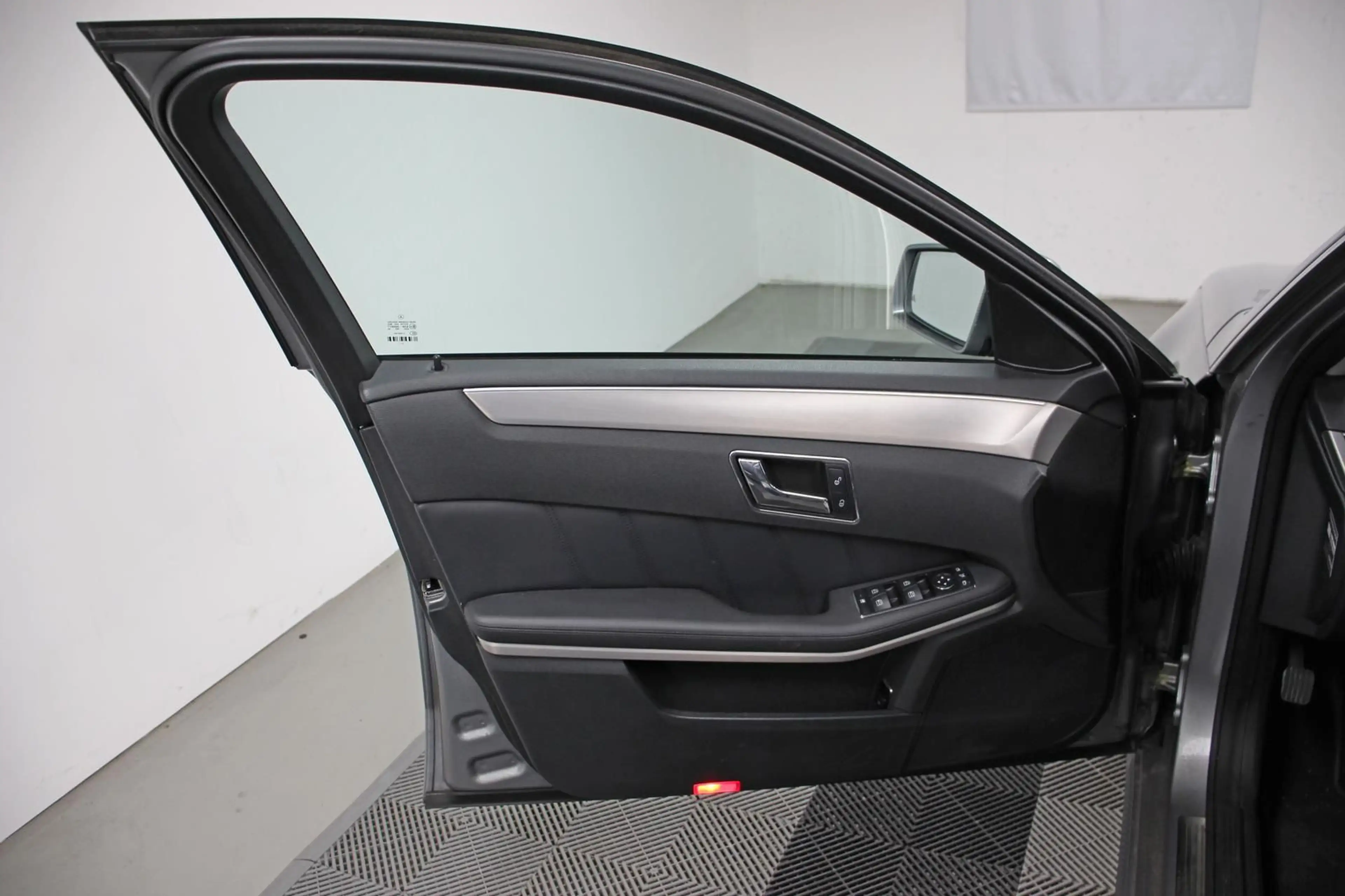 Mercedes-Benz E 350 Avantgarde Lim. Aut. NAVI TEMP XENON TOTW — photo 7