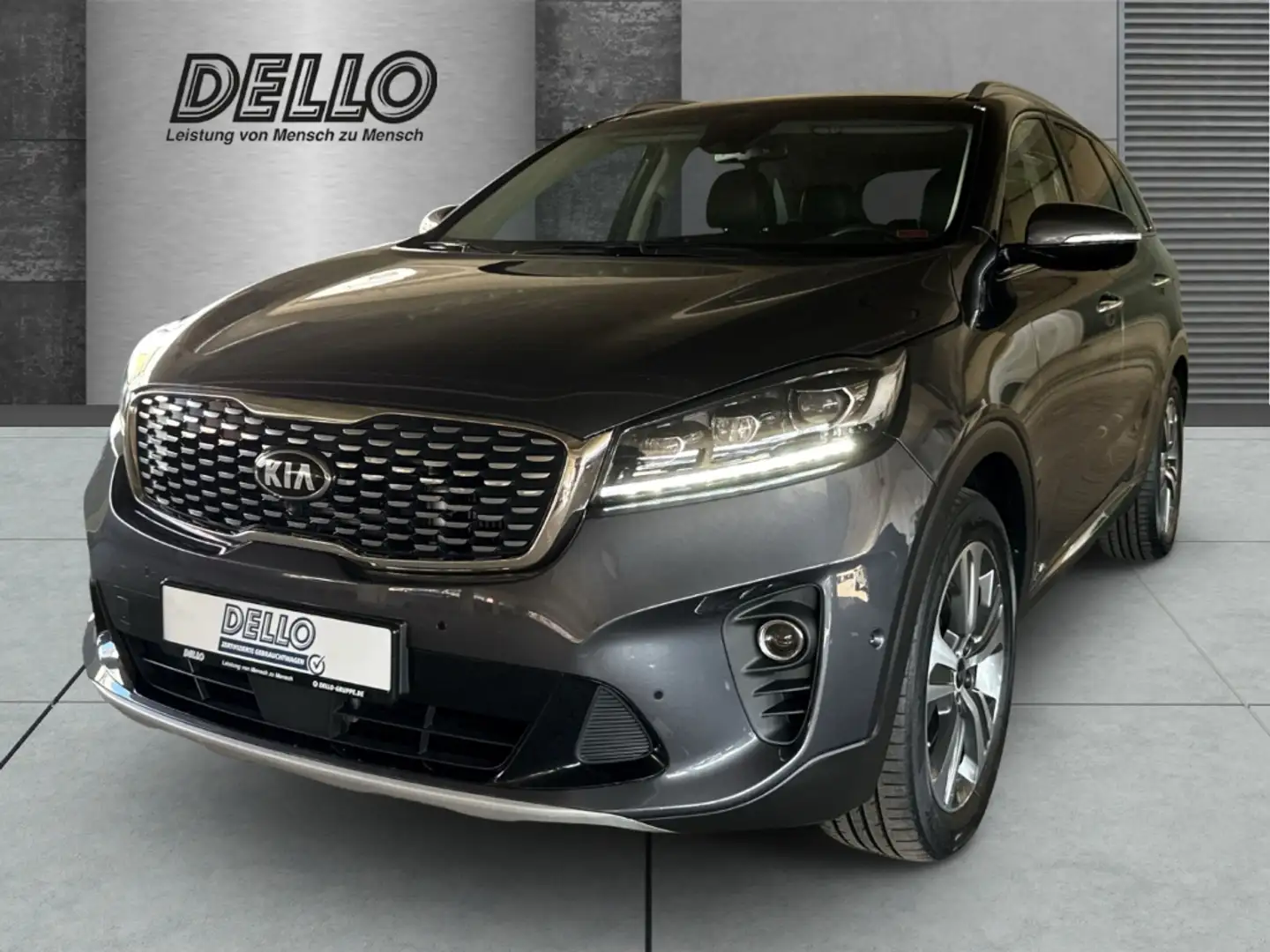 Kia Sorento 2.2CRDi 147kw Platinum Edition Allrad HUD Panorama Šedá - 1