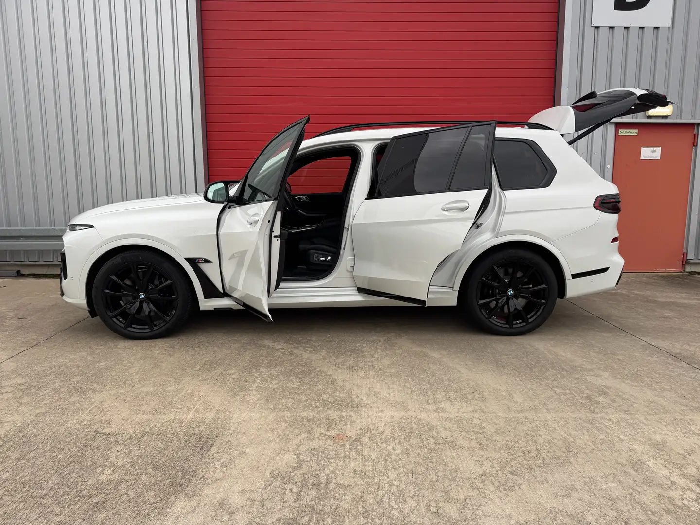 BMW X7 M X7 M60i xDrive 7 SITZER +LUFT+AHK+PANO+HARMAN+22" Alb - 1