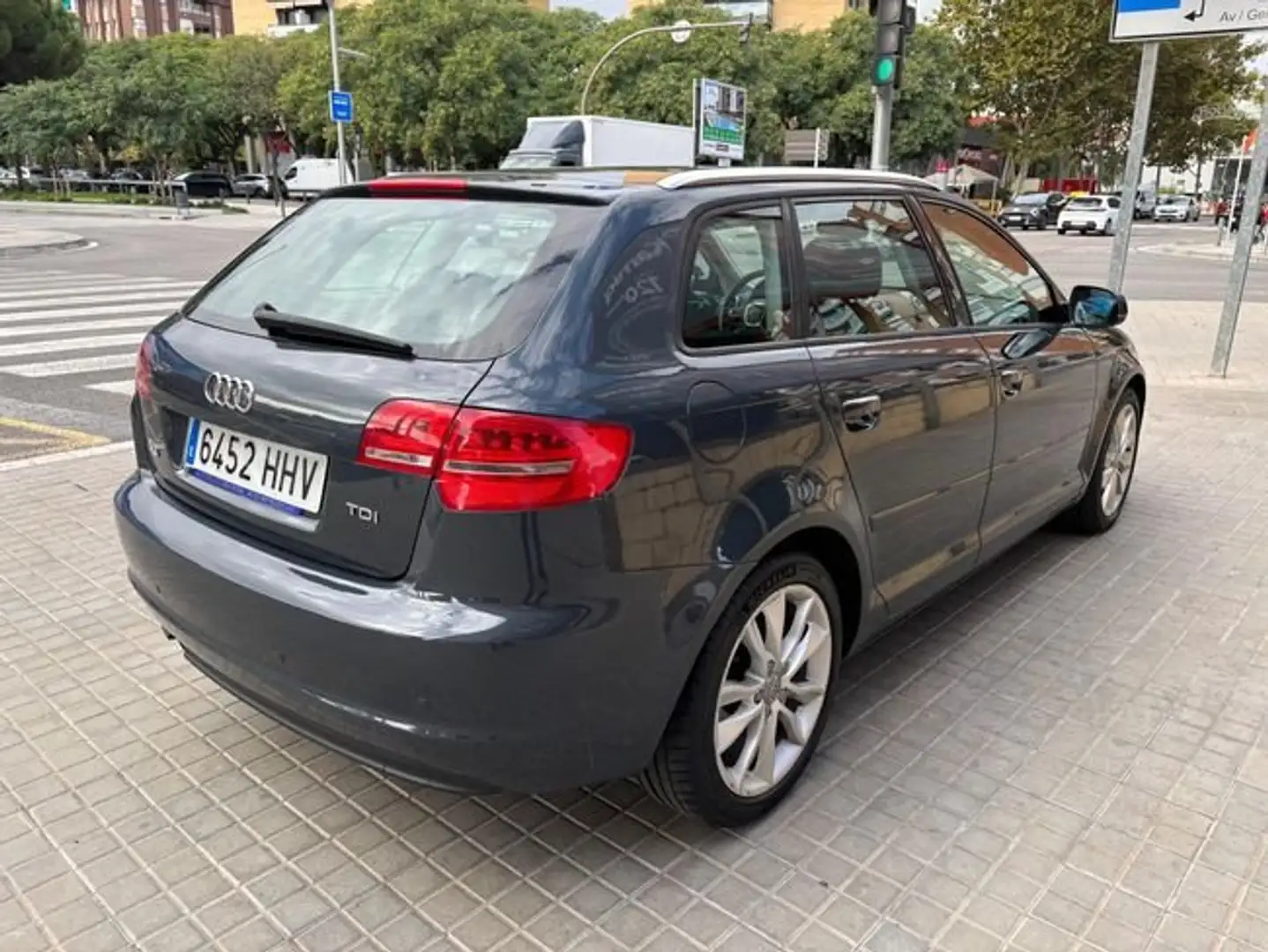Audi A3 2.0 TDI 140CV Ambition Gris - 2