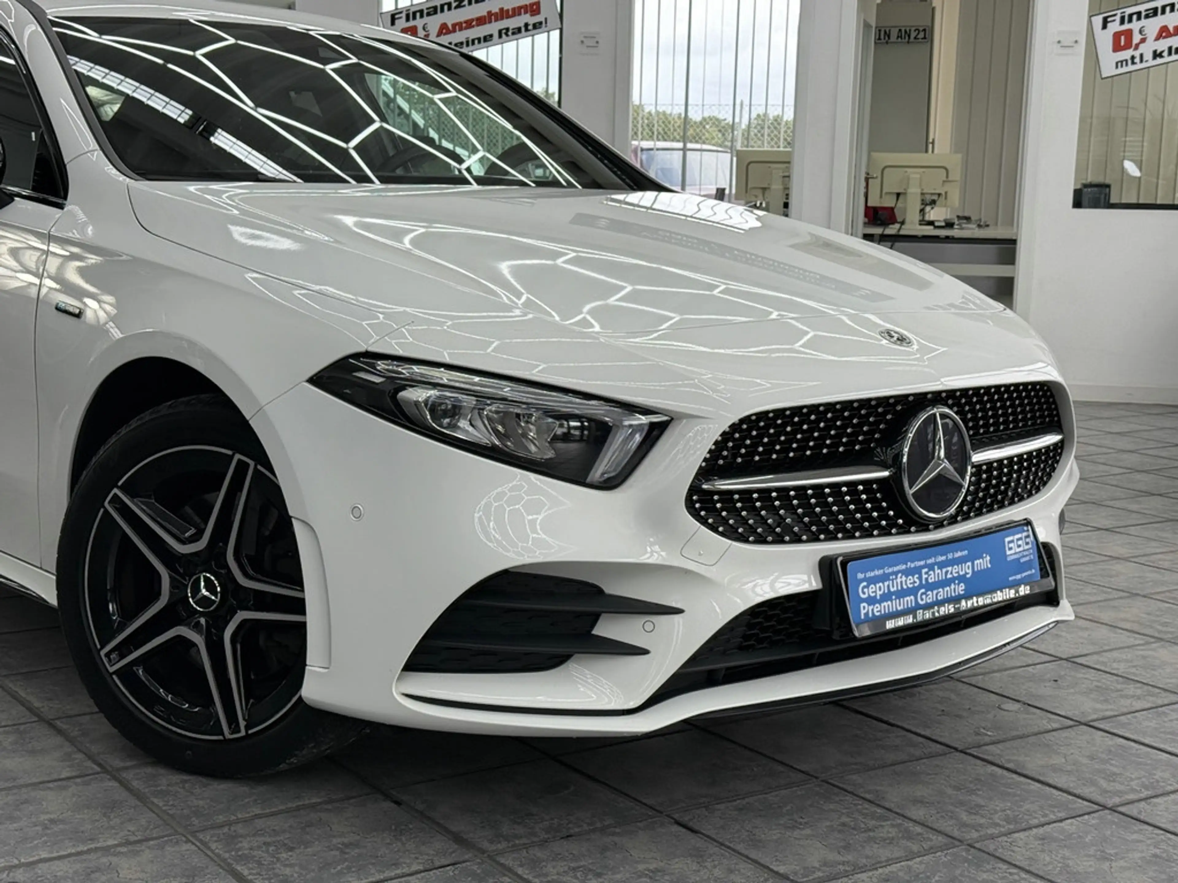 Mercedes-Benz A 250 e AMG Line, LED, Leder, MBUX, Kamera, DAB — photo 2