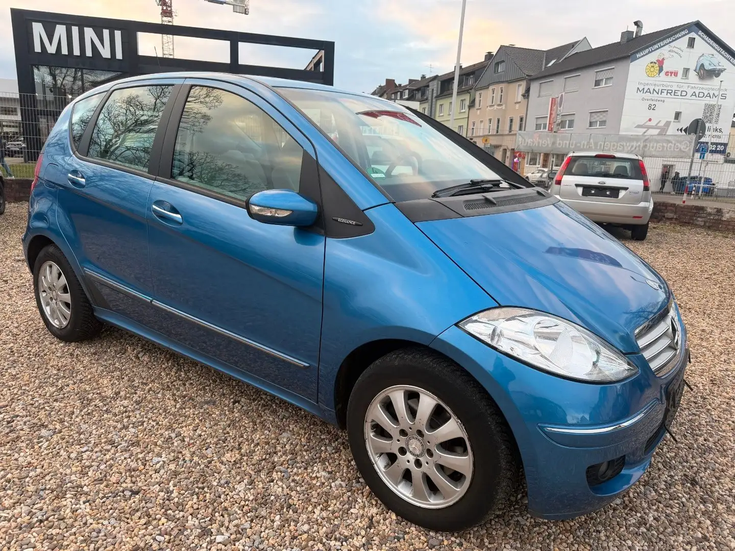 Mercedes-Benz A 150 Automatik AHK/ SSD Blau - 2