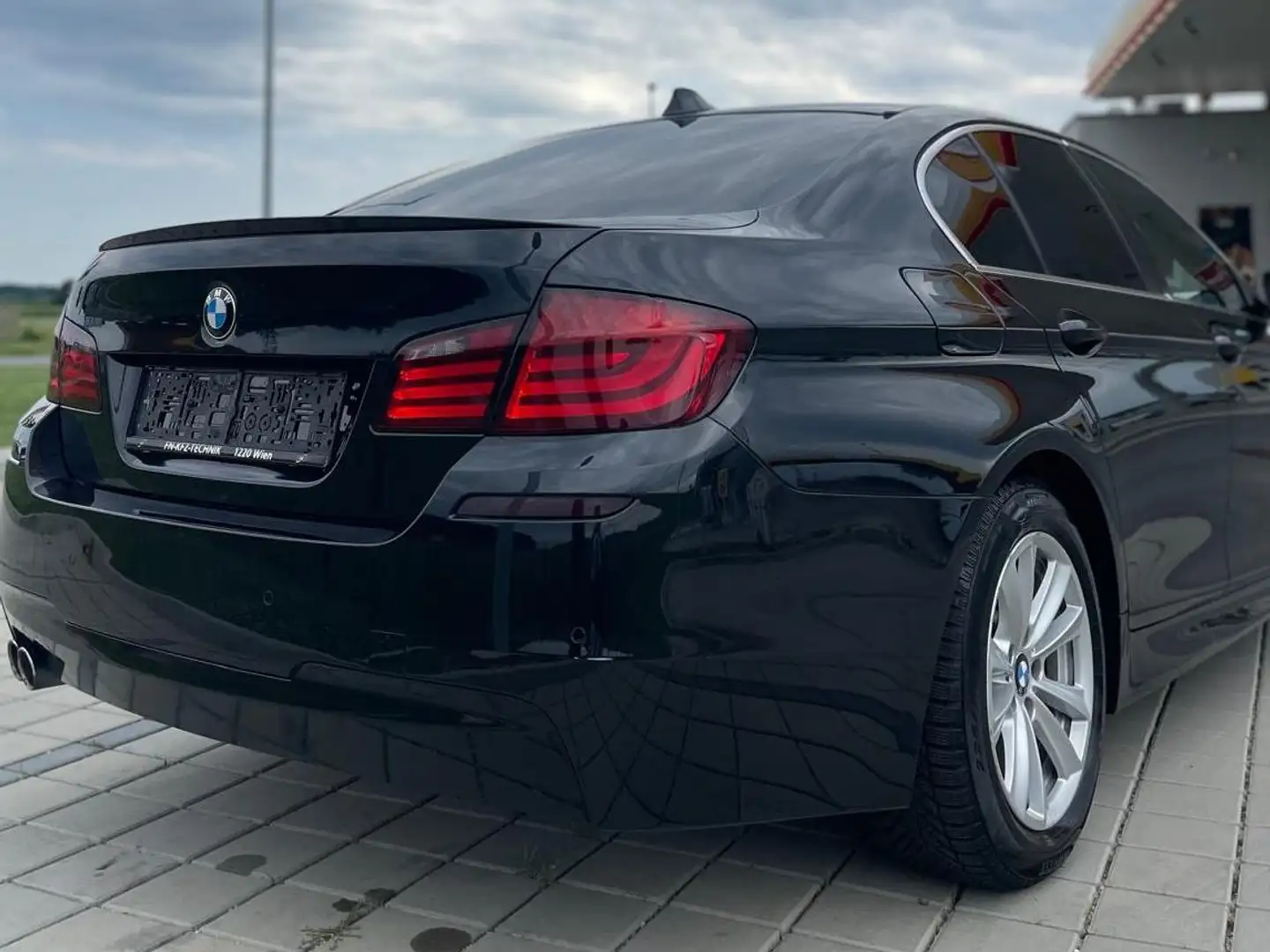 BMW 525 525d Österreich-Paket Aut. Österreich-Paket Schwarz - 2