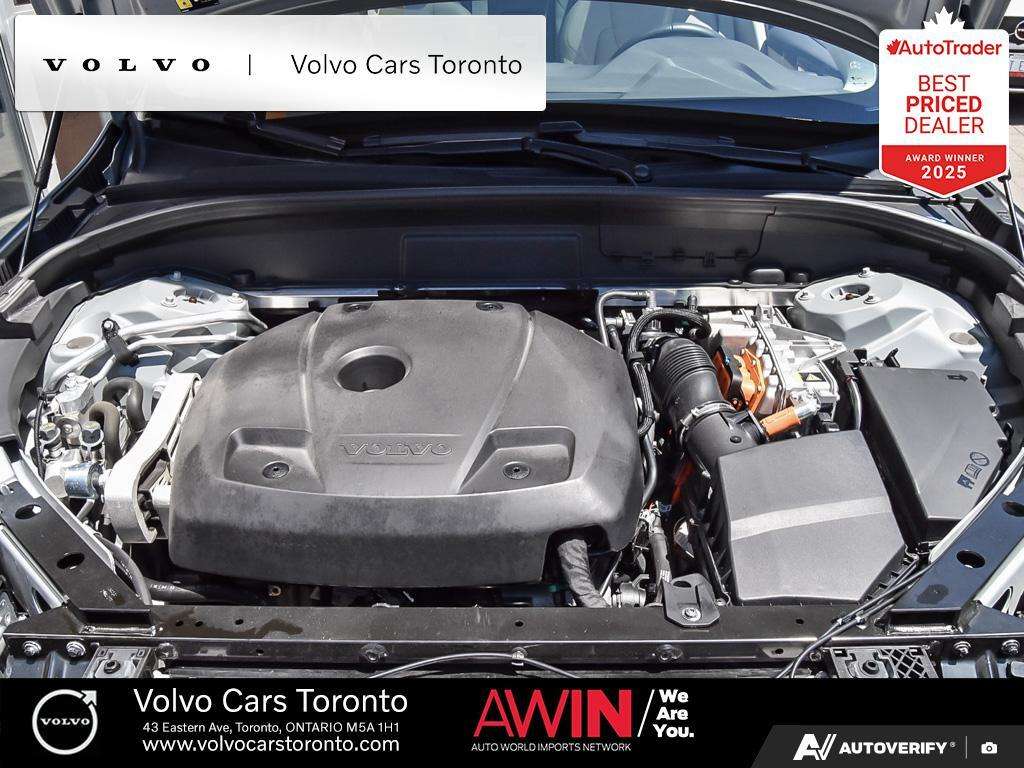 2024 Volvo XC60 T8 eAWD PHEV Core Dark Theme thumb 8