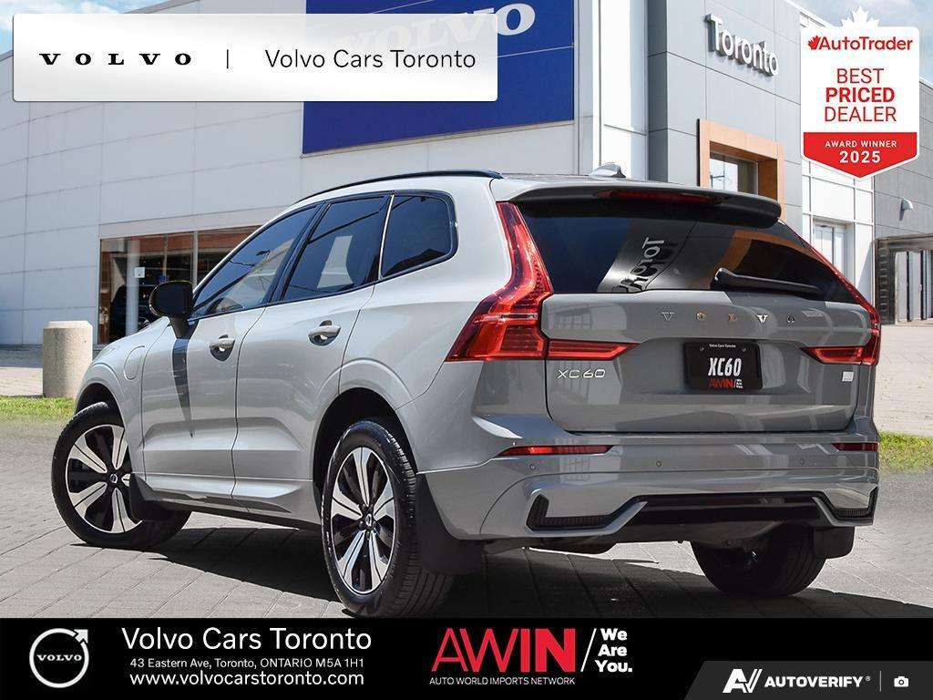 2024 Volvo XC60 T8 eAWD PHEV Core Dark Theme alt 4