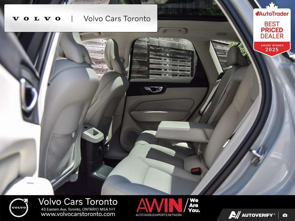 2024 Volvo XC60 T8 eAWD PHEV Core Dark Theme thumb 24