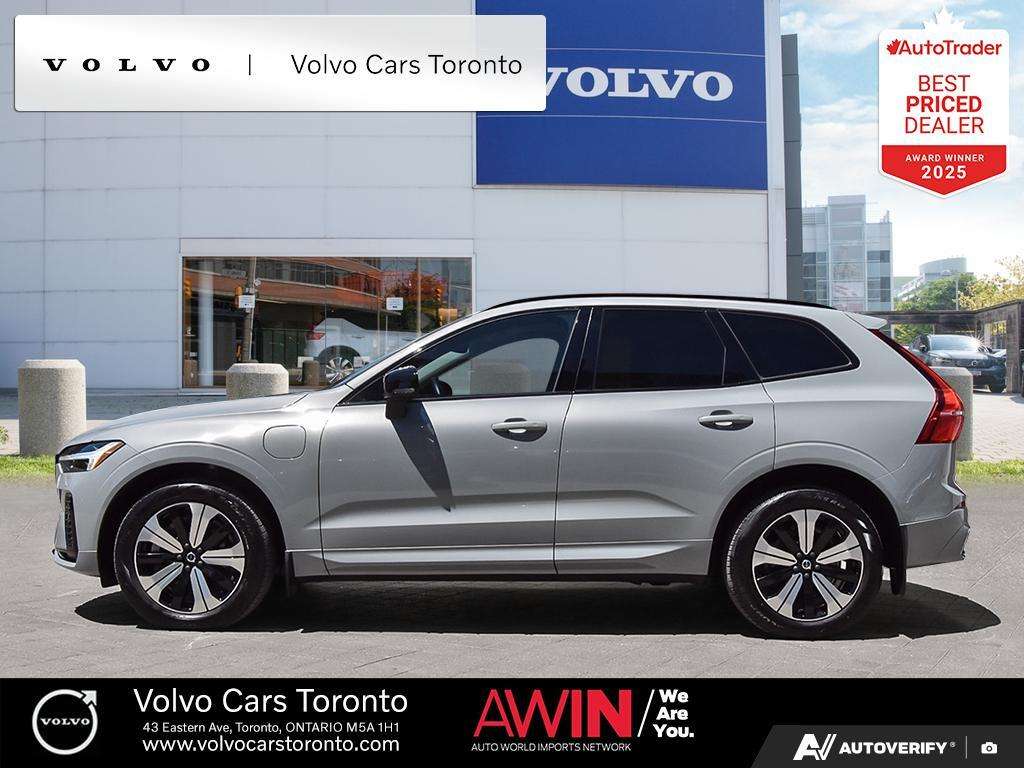 2024 Volvo XC60 T8 eAWD PHEV Core Dark Theme alt 3