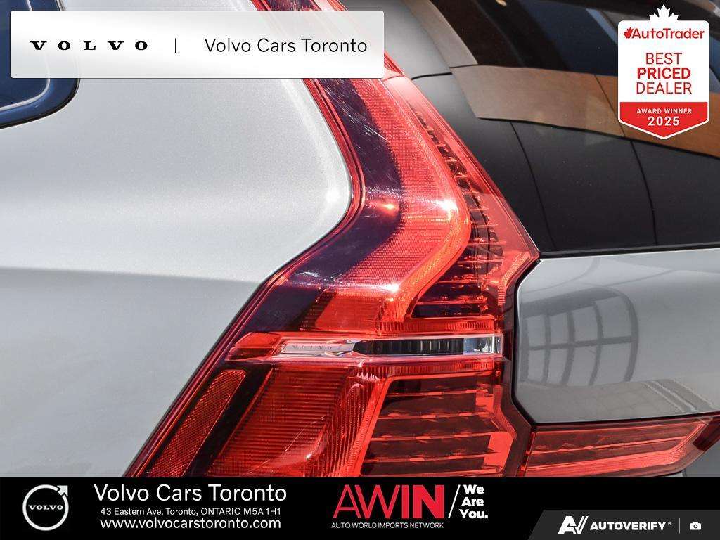 2024 Volvo XC60 T8 eAWD PHEV Core Dark Theme thumb 12